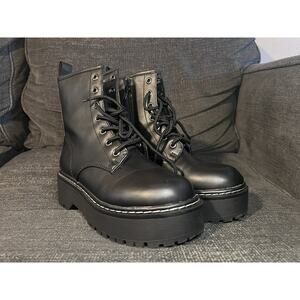 *NEW* Celia Women’s Leather Boots Size 5 White Stitching Design Only Worn Once